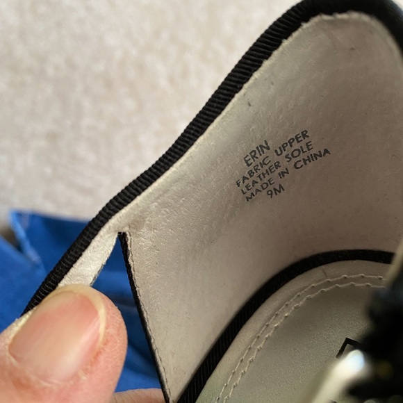 Ellen Tracy Black Mid Heel pointed toe dress shoes. Size 9M - Picture 5 of 7